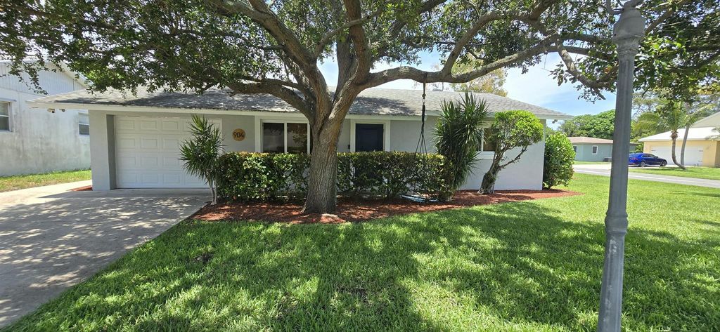 Photo of 904 NW 10th Avenue, Boynton Beach, FL 33426 (MLS # R11105762)