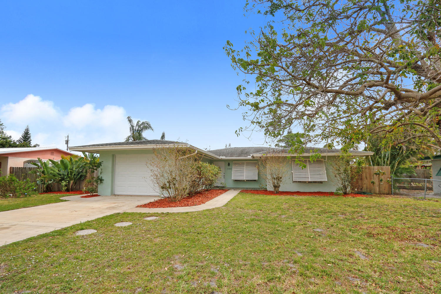 PALM LAKE PARK - Residential