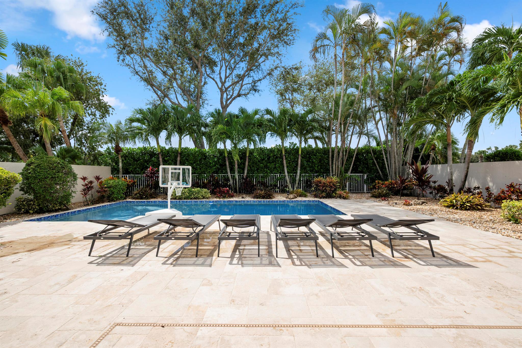 LAKES OF SUTTON / POLO CL - Residential Lease