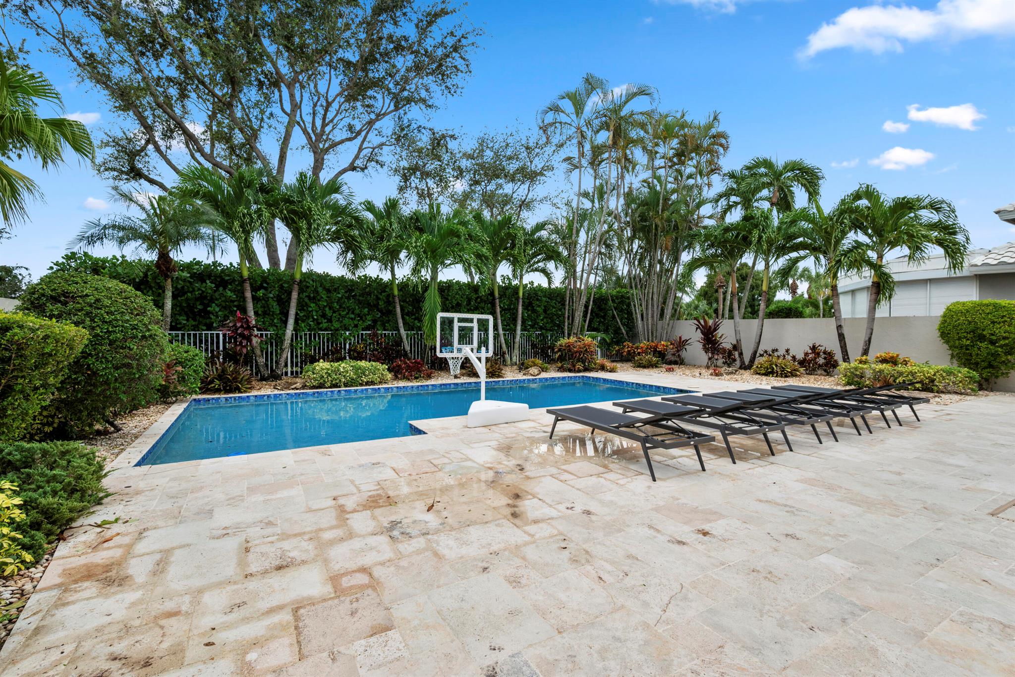 LAKES OF SUTTON / POLO CL - Residential Lease