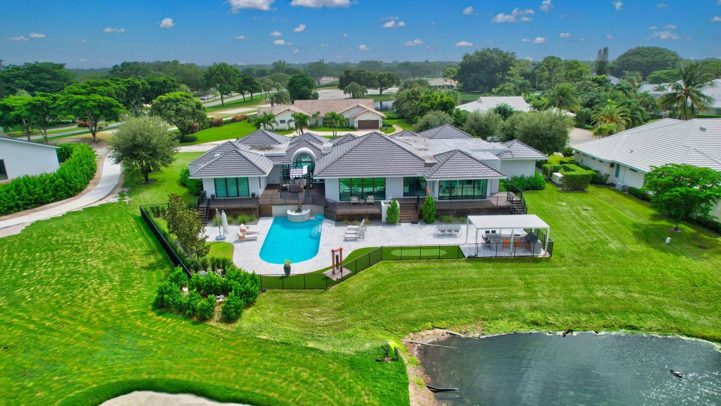 Photo of 3605 Oakview Court, Delray Beach, FL 33445 (MLS # R11072776)
