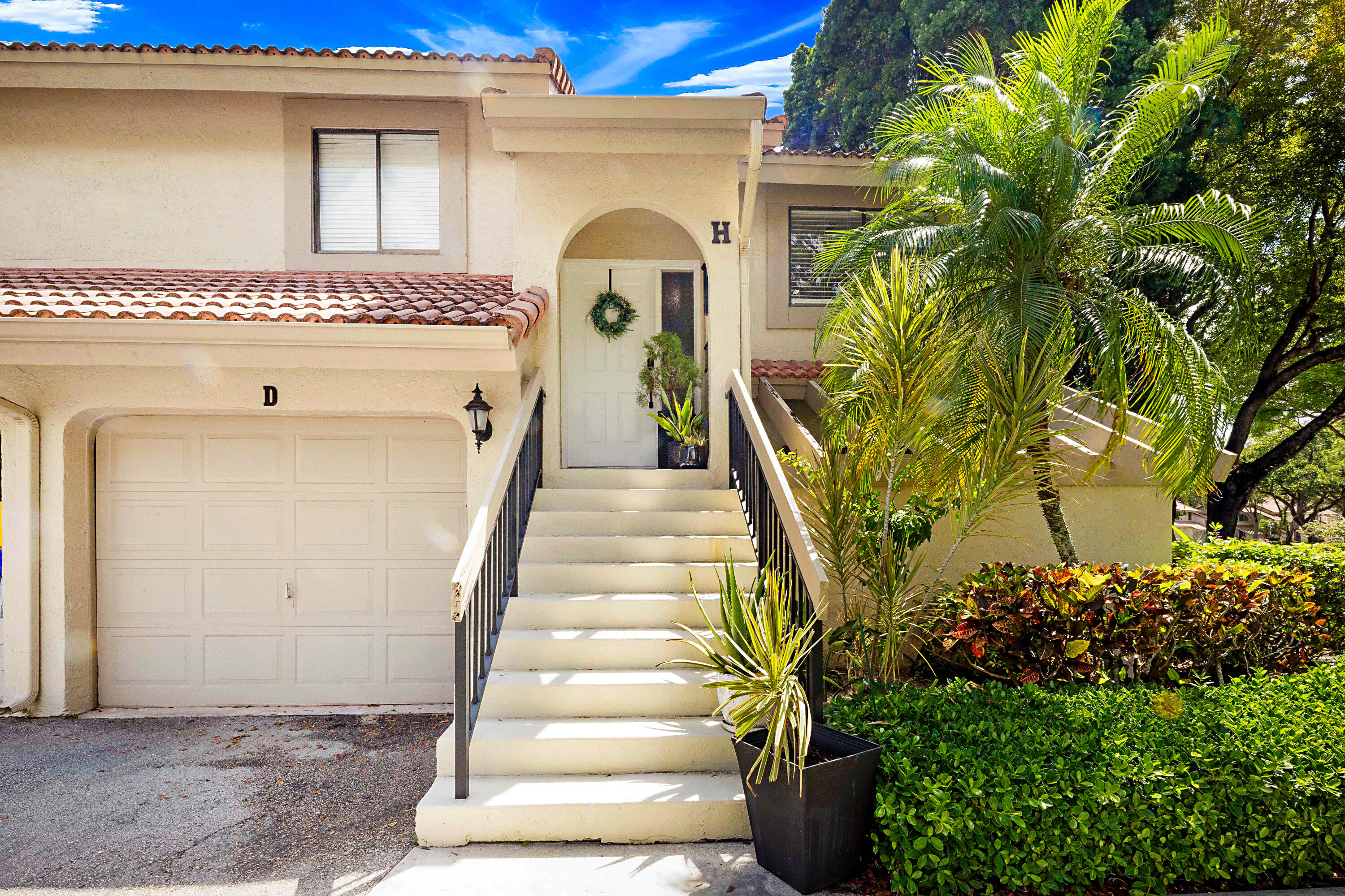 5590 Coach House Circle H