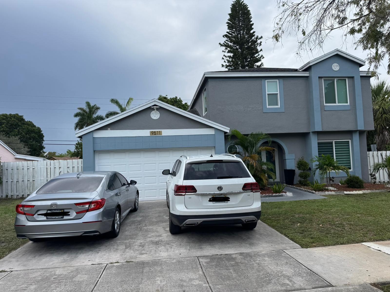 Recently remodeled 4/2.5 home in the Beautiful River Run community.
Showing in the largest lot and featuring New Modern Kitchen with stainless steel appliances.
2 car garage and corner lot.
Bring offers, your buyers will not be disappointed.