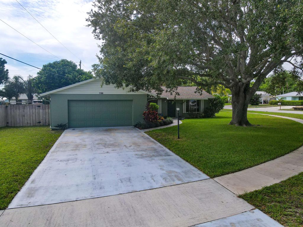 Photo of 7190 SE Hobe Terrace, Hobe Sound, FL 33455 (MLS # R11122055)