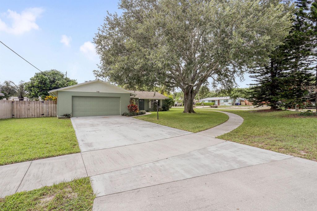 Photo of 7190 SE Hobe Terrace, Hobe Sound, FL 33455 (MLS # R11122055)