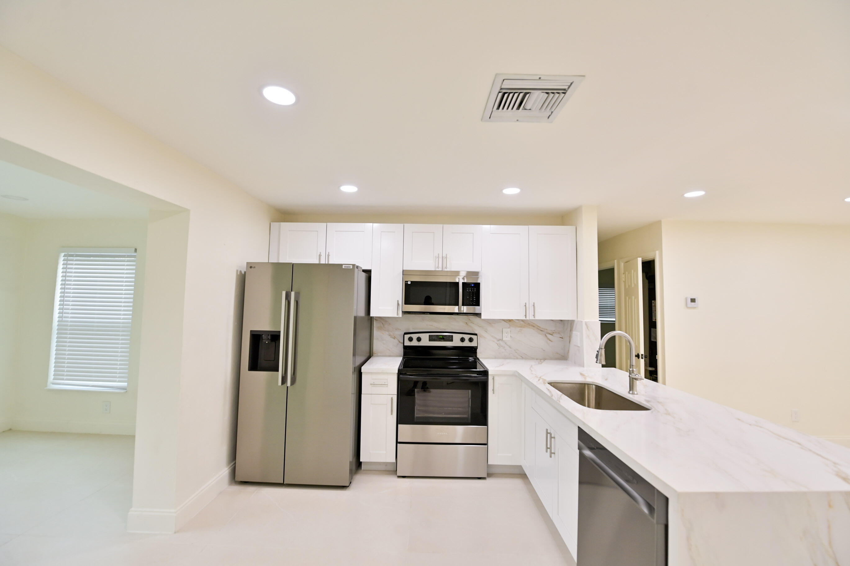 AVON HEIGHTS - Residential Lease