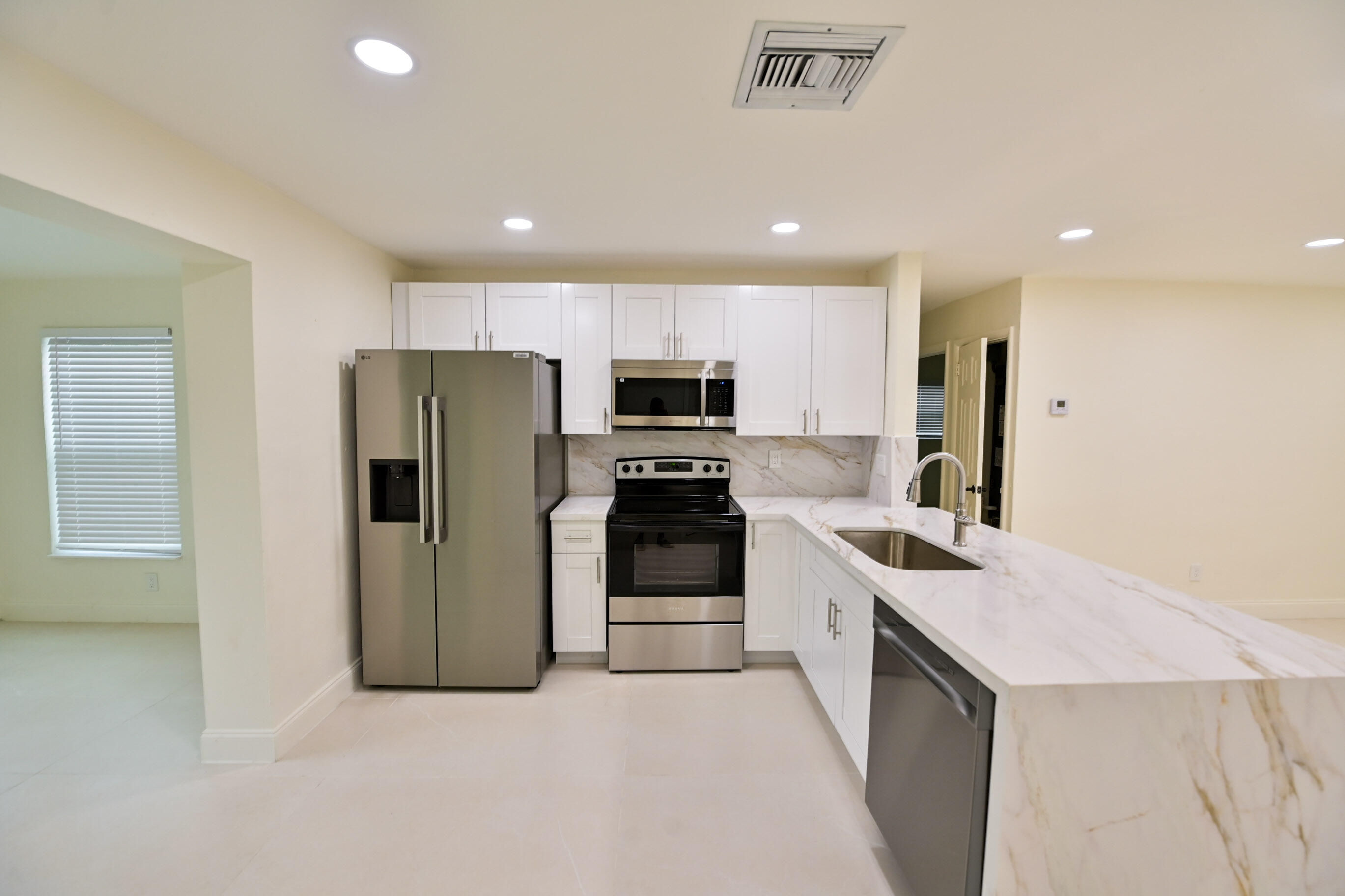 AVON HEIGHTS - Residential Lease