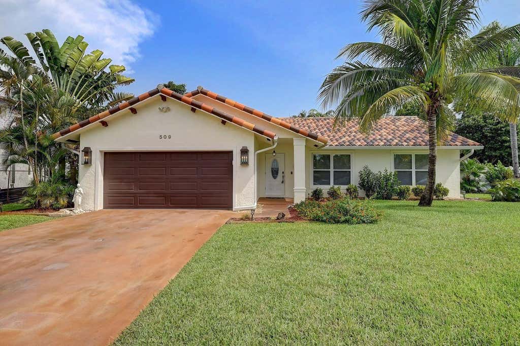 Photo of 509 ELDORADO Lane, Delray Beach, FL 33444 (MLS # B26065780)
