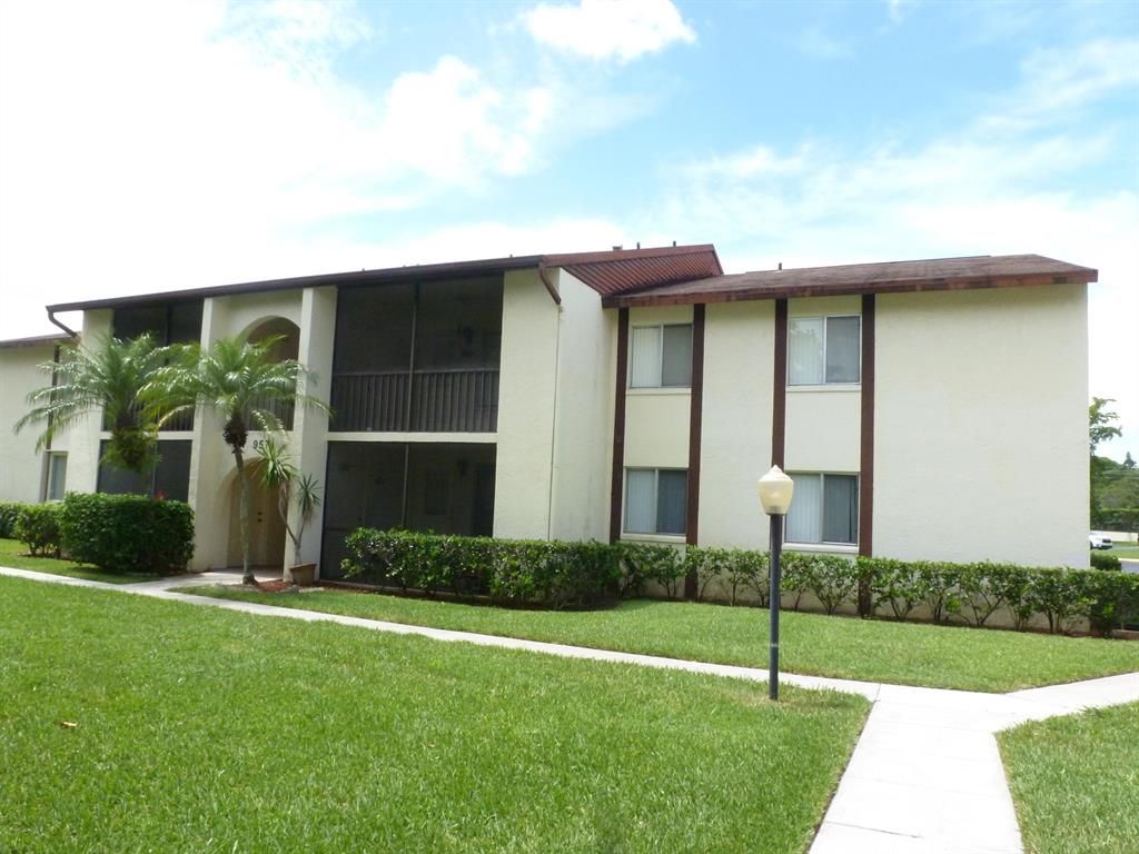 Photo of 4731 Sable Pine Circle #B2, West Palm Beach, FL 33417 (MLS # R10735464)