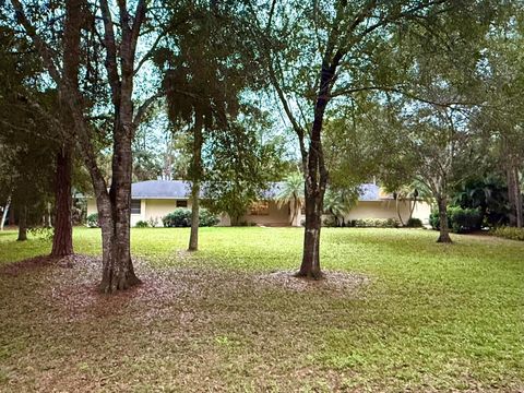 Photo of 16486 95th Avenue N, Jupiter, FL 33478 (MLS # R11143810)