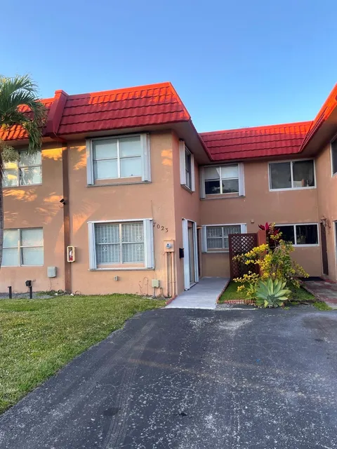 7023 NW 169th St, Hialeah, FL 33015 - MLS#: F10485503