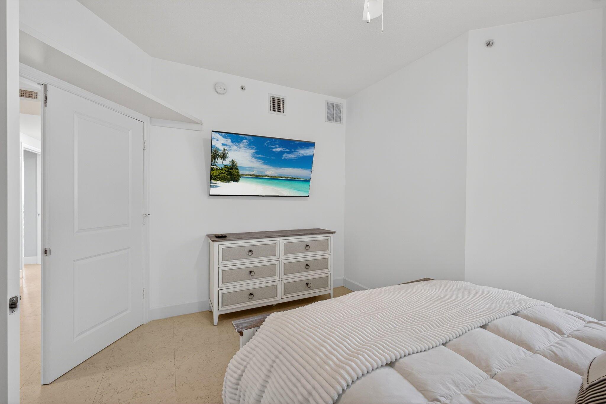 HARBORAGE YACHT CONDO - Residential Lease