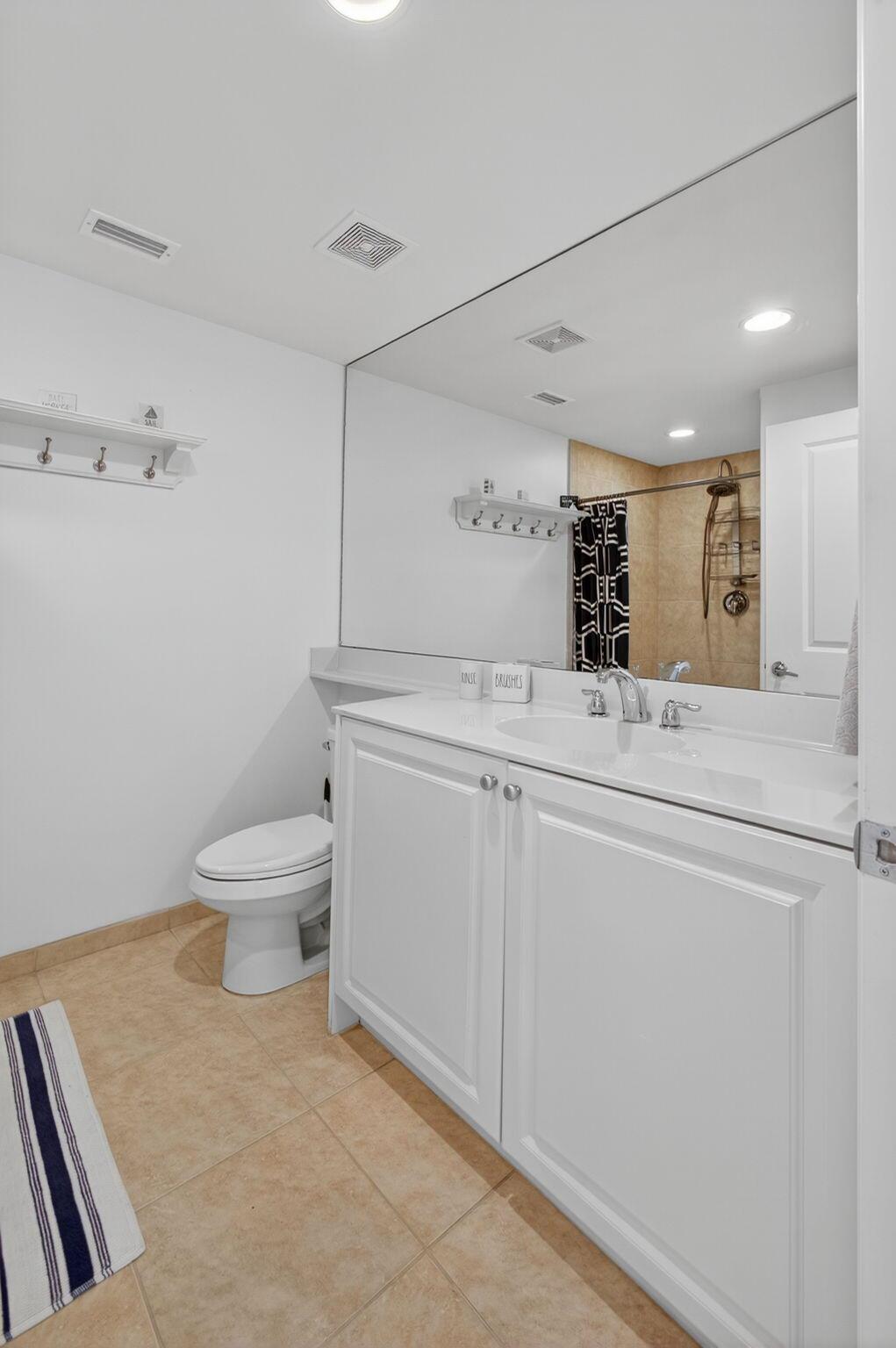 HARBORAGE YACHT CONDO - Residential Lease