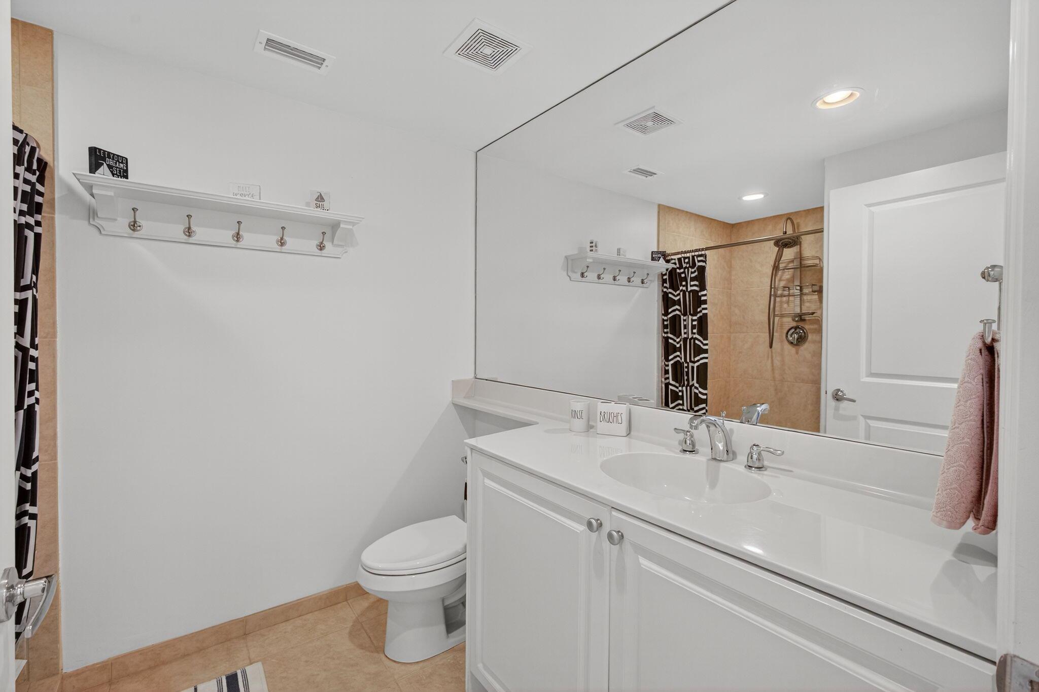 HARBORAGE YACHT CONDO - Residential Lease
