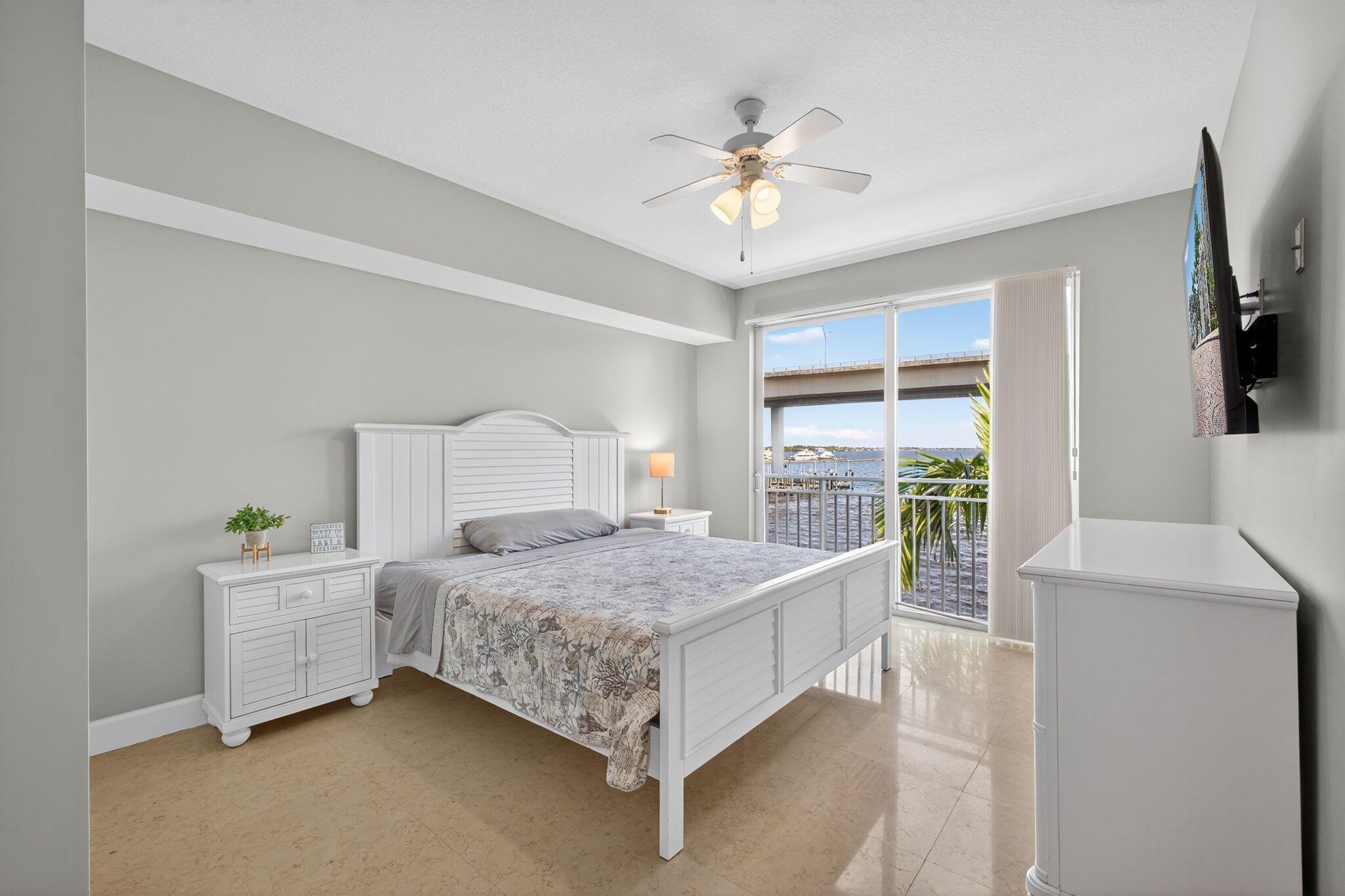 HARBORAGE YACHT CONDO - Residential Lease