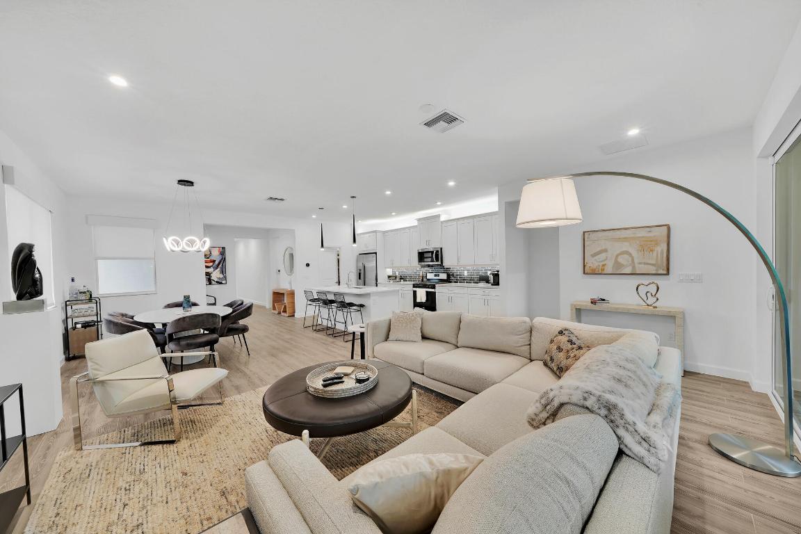 TELARO AT SOUTHERN GROVE - Residential