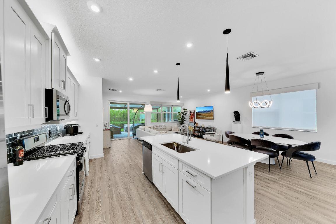 TELARO AT SOUTHERN GROVE - Residential