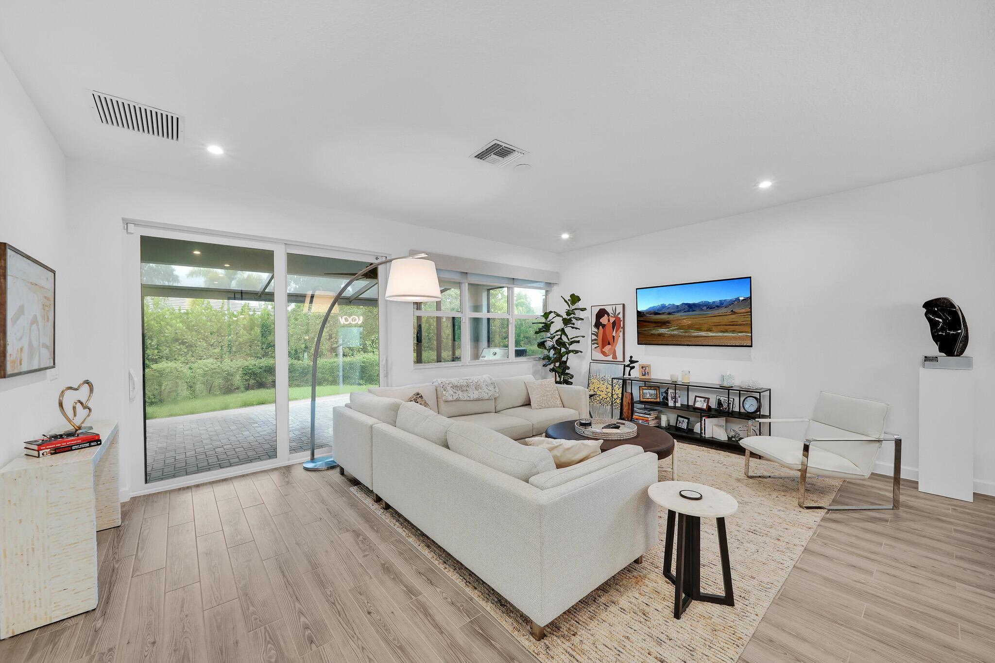 TELARO AT SOUTHERN GROVE - Residential