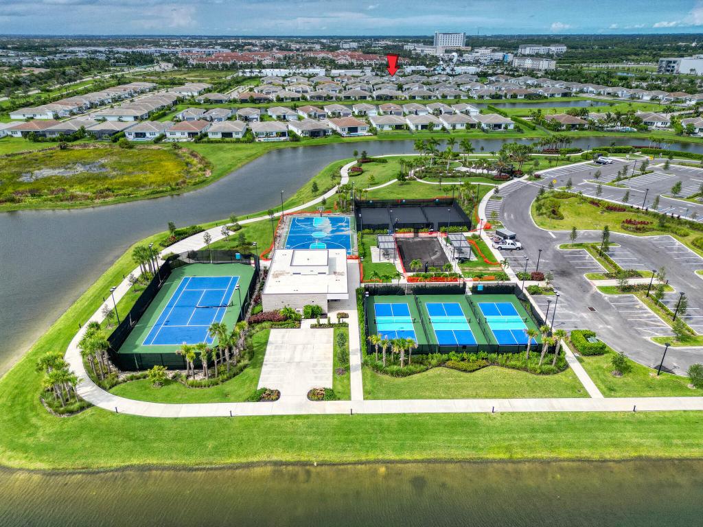 TELARO AT SOUTHERN GROVE - Residential