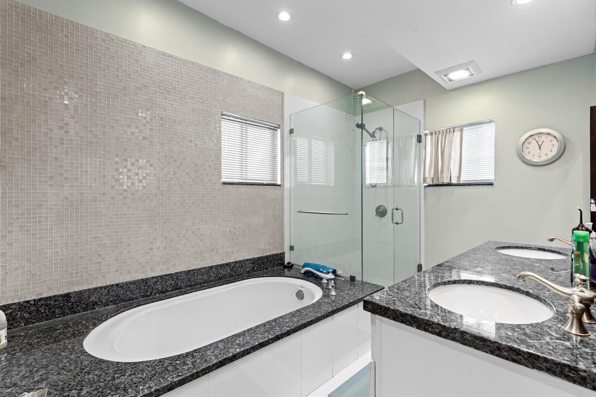 LAUDERDALE PARK 6-33 1/2 - Residential