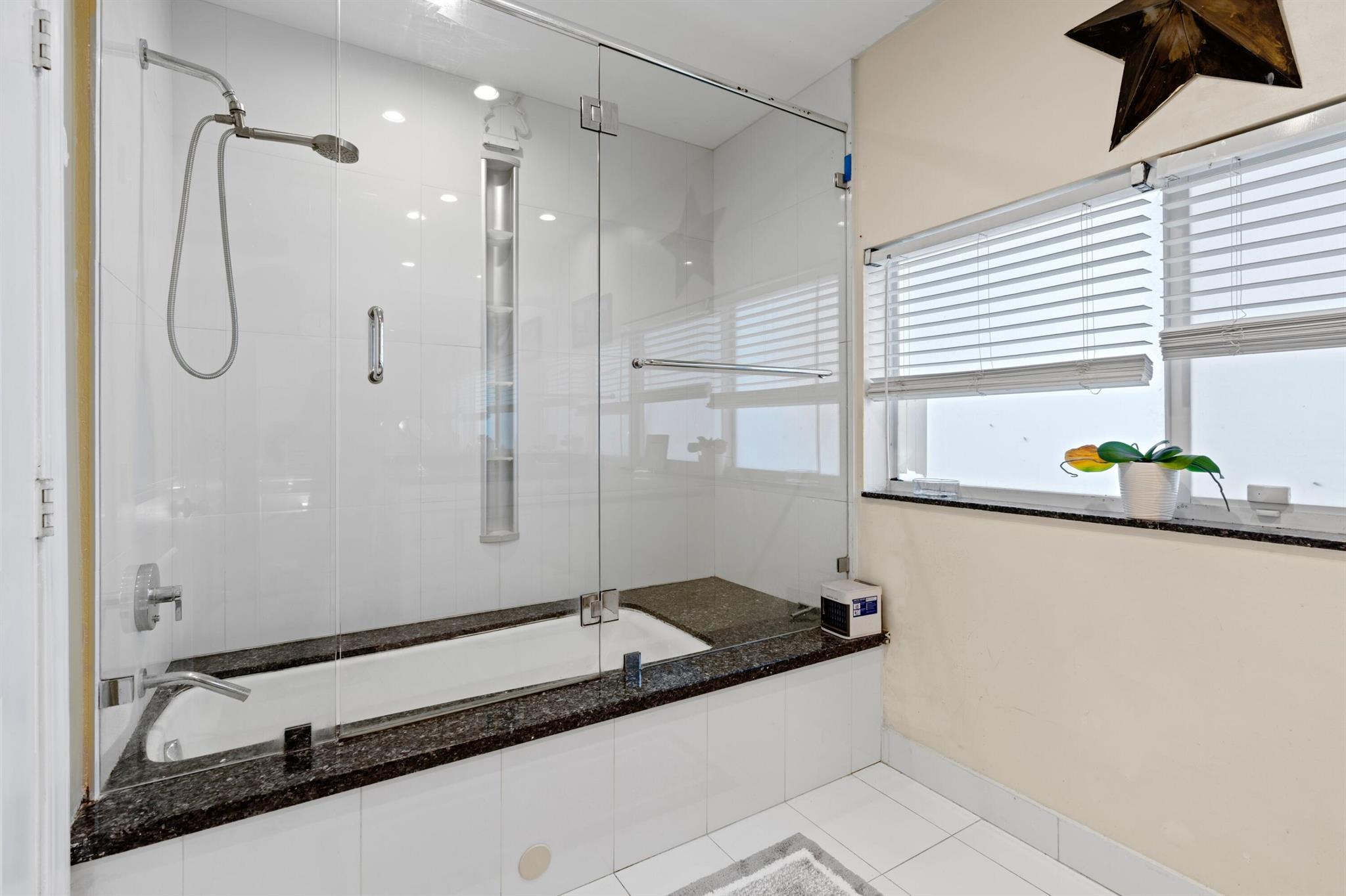 LAUDERDALE PARK 6-33 1/2 - Residential