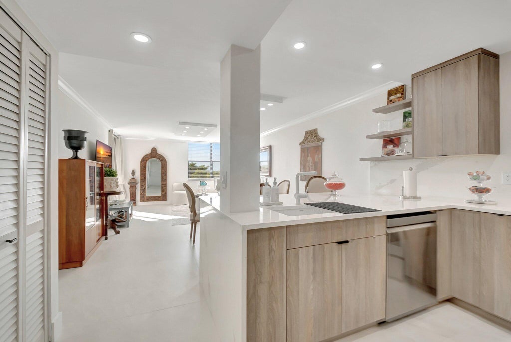 Photo of 600 Egret Circle # 7504, Delray Beach, FL 33444 (MLS # B26063065)