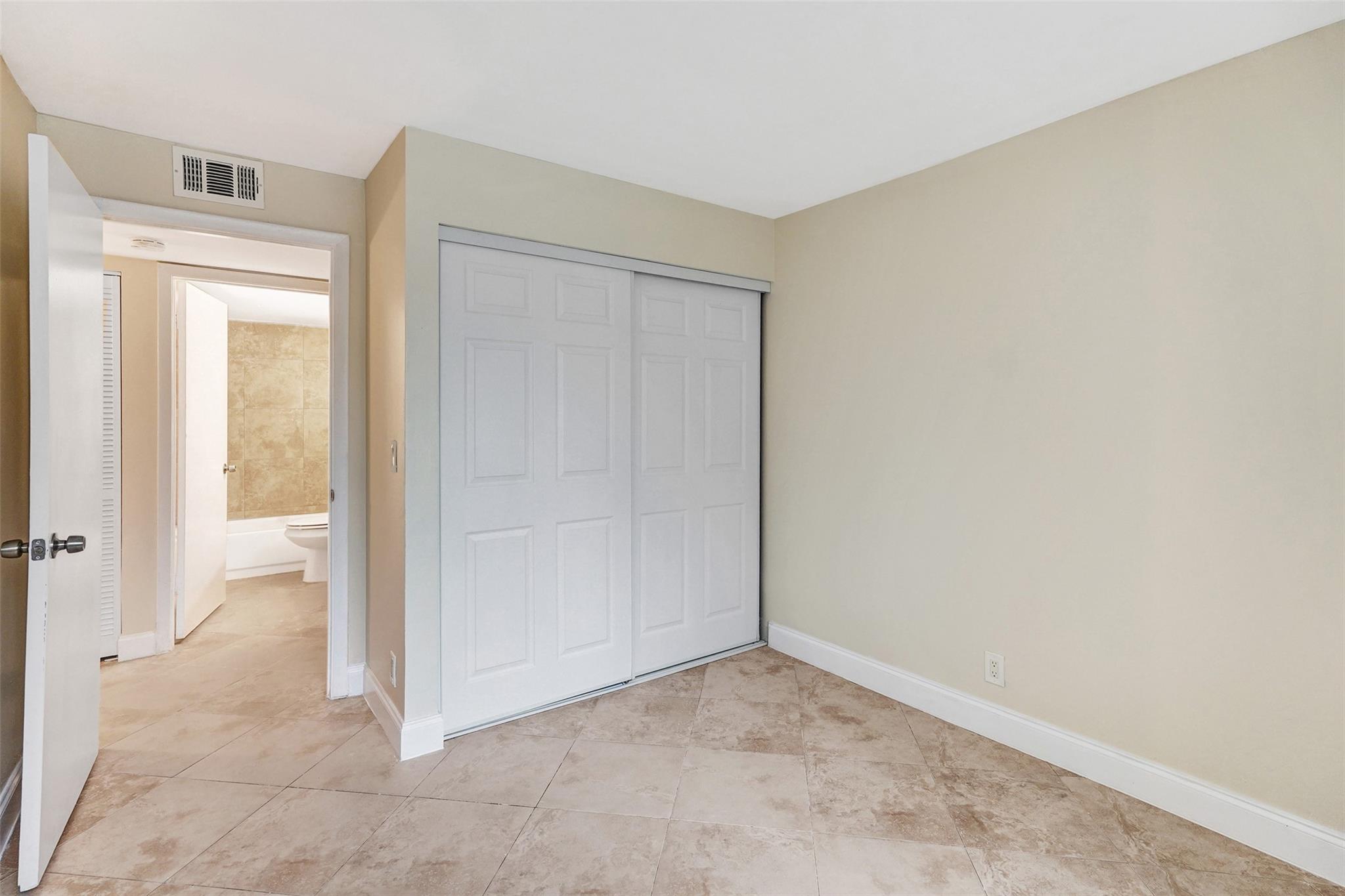 Lakes Of Jacaranda Condo - Residential Lease