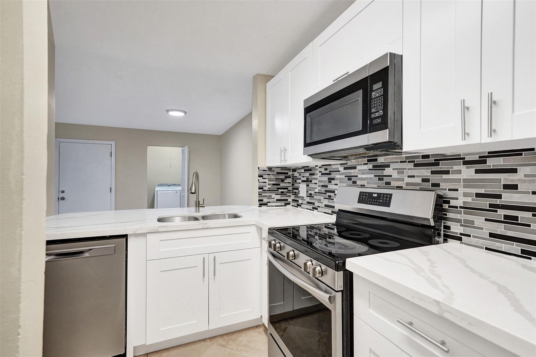 Lakes Of Jacaranda Condo - Residential Lease