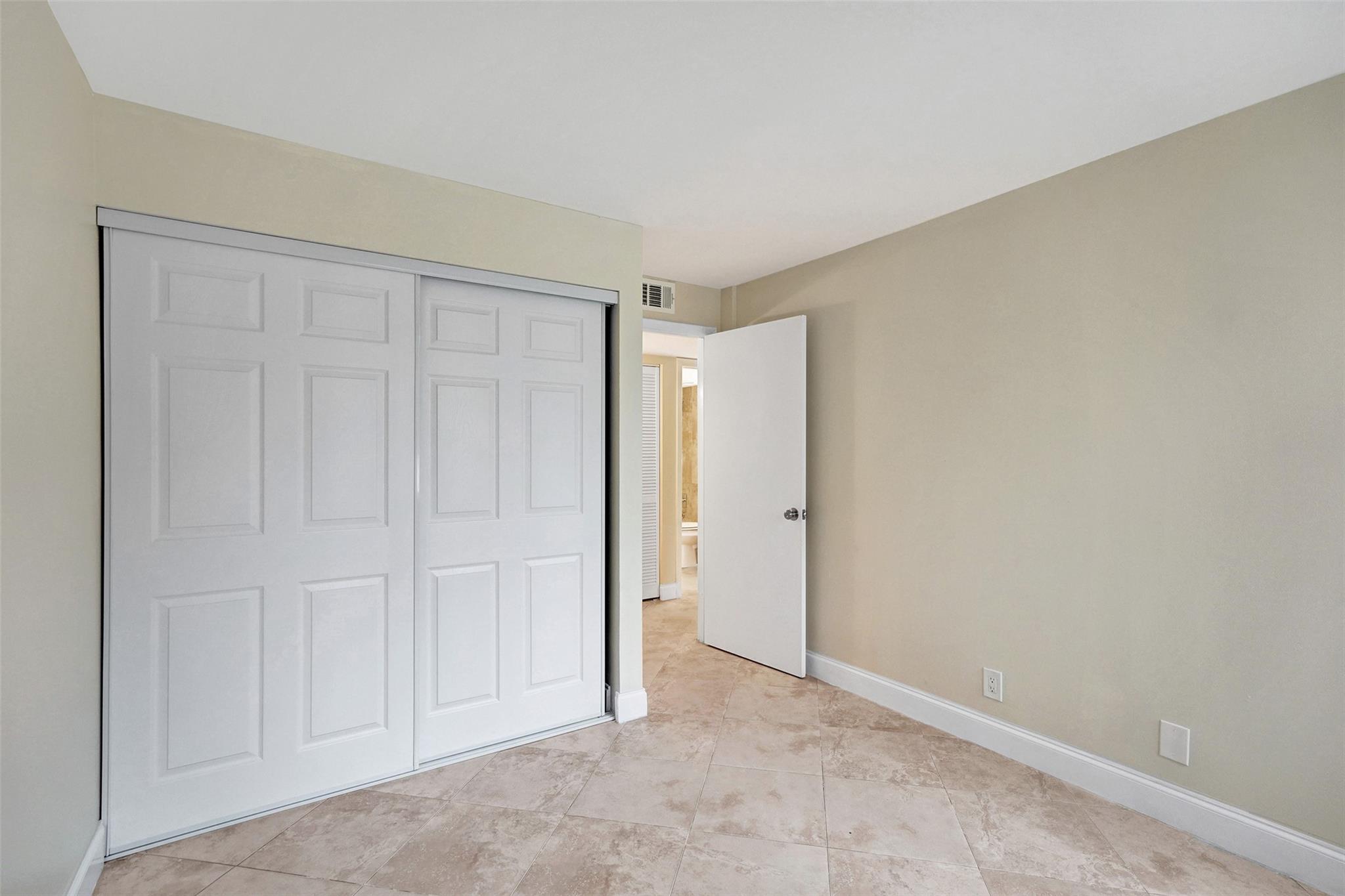 Lakes Of Jacaranda Condo - Residential Lease