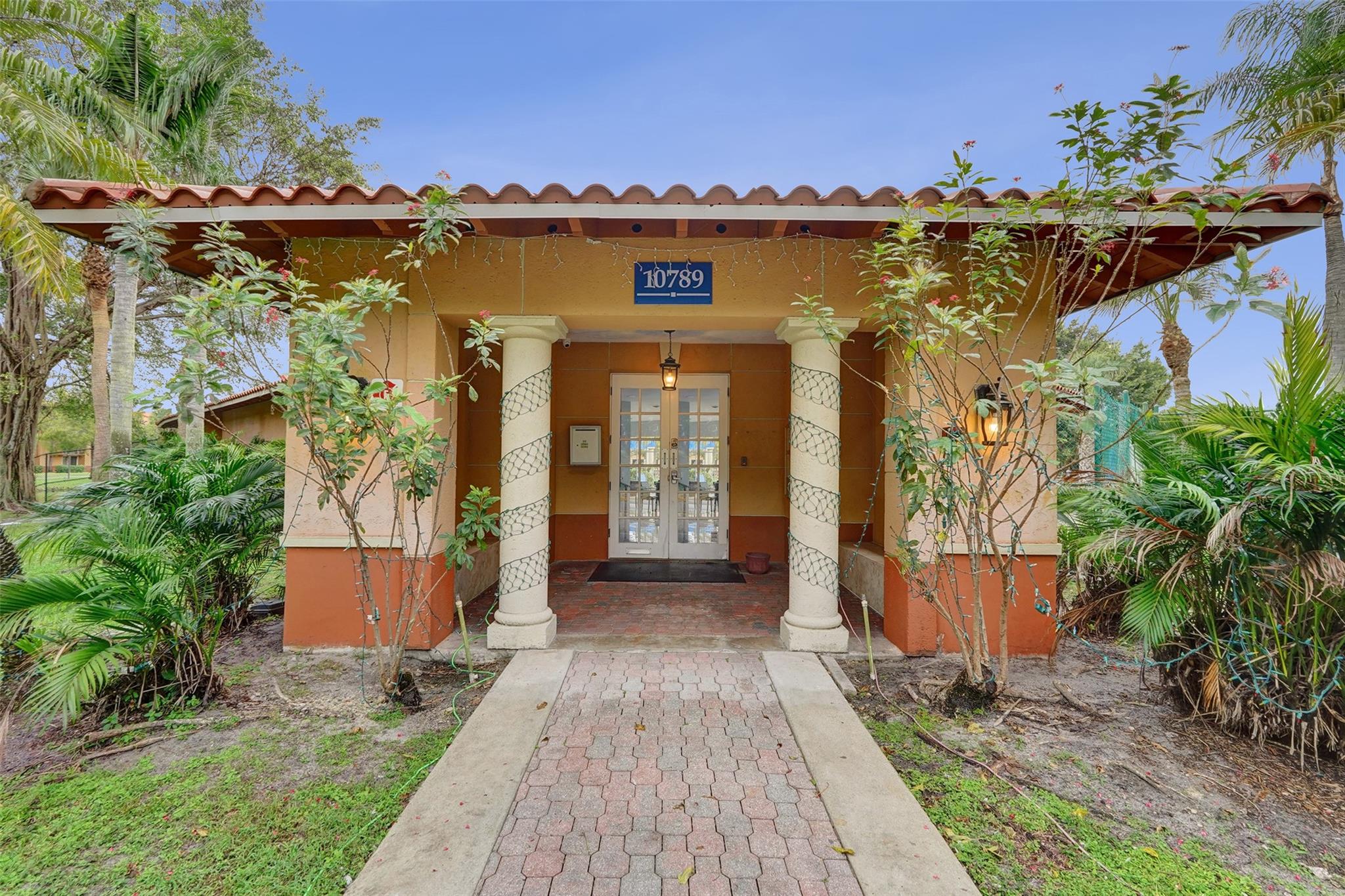 Lakes Of Jacaranda Condo - Residential Lease