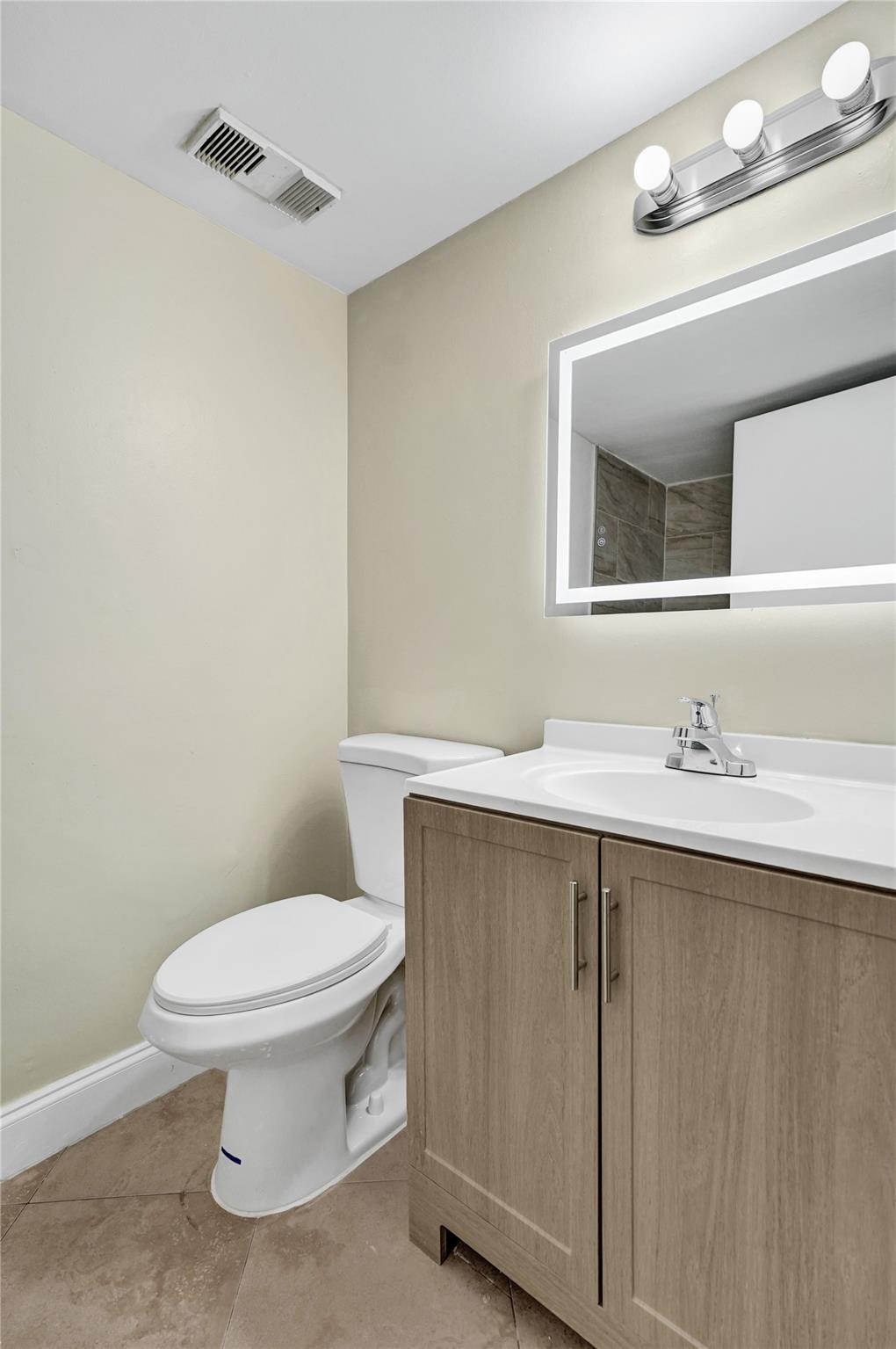 Lakes Of Jacaranda Condo - Residential Lease