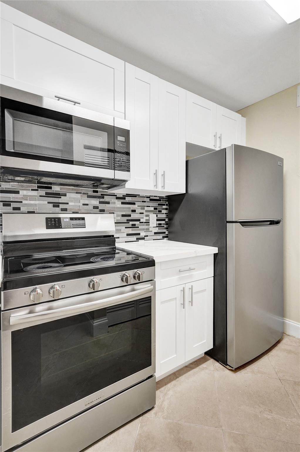 Lakes Of Jacaranda Condo - Residential Lease