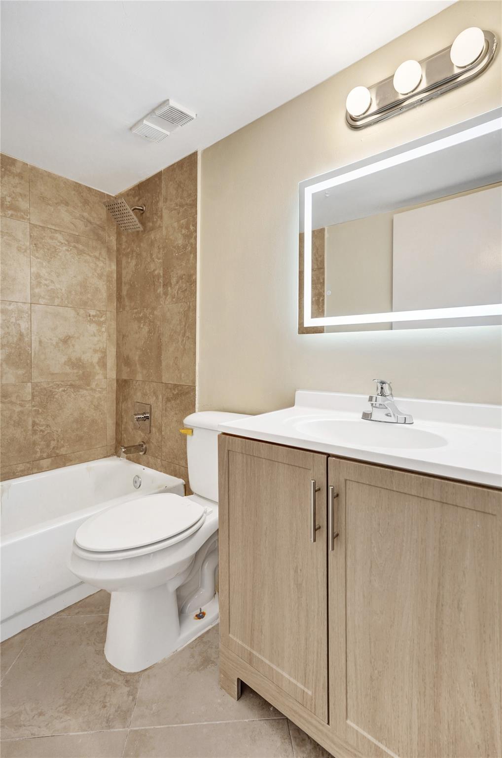 Lakes Of Jacaranda Condo - Residential Lease