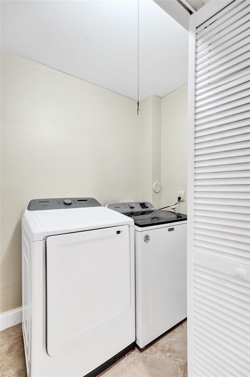 Lakes Of Jacaranda Condo - Residential Lease