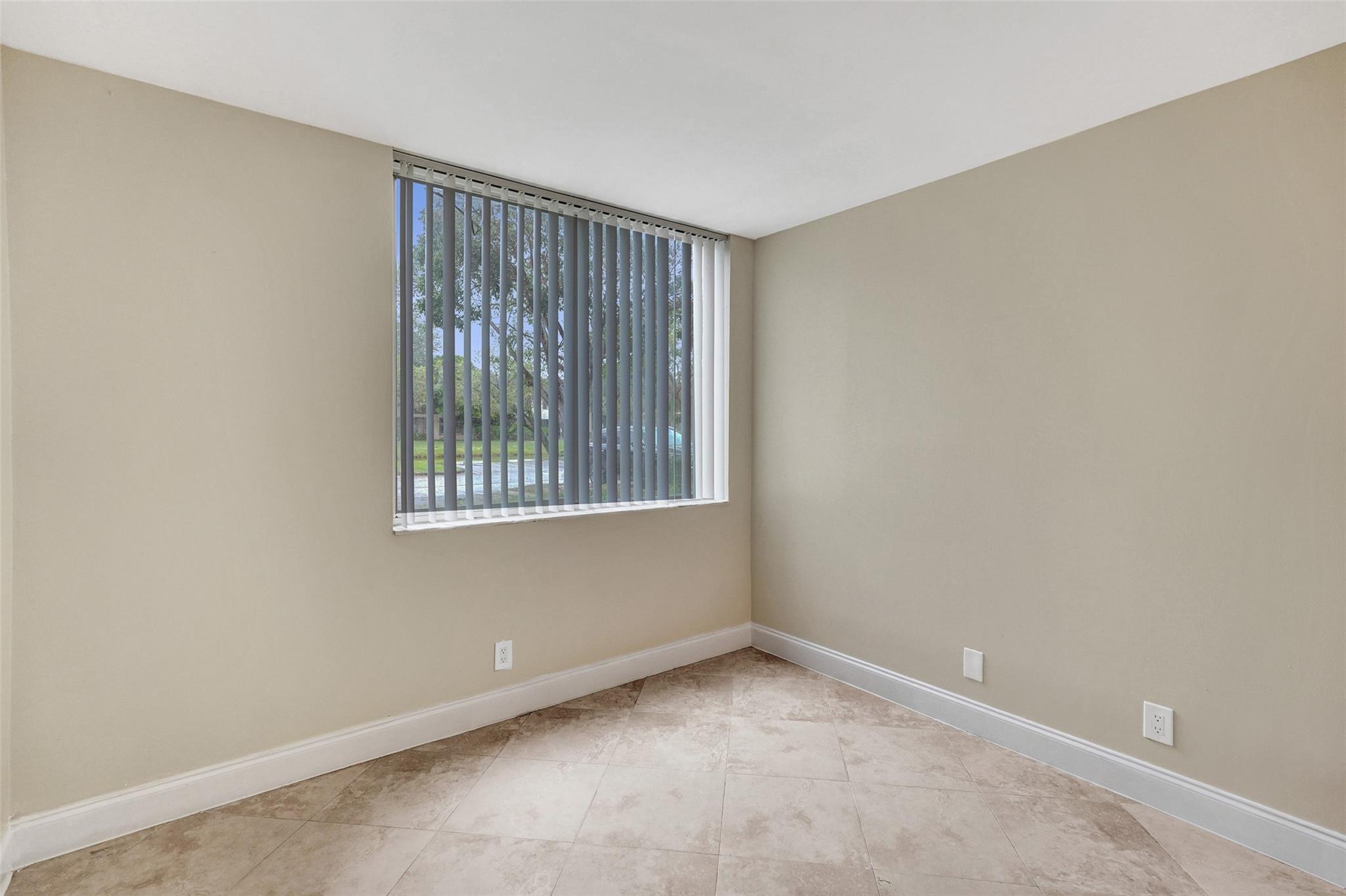 Lakes Of Jacaranda Condo - Residential Lease