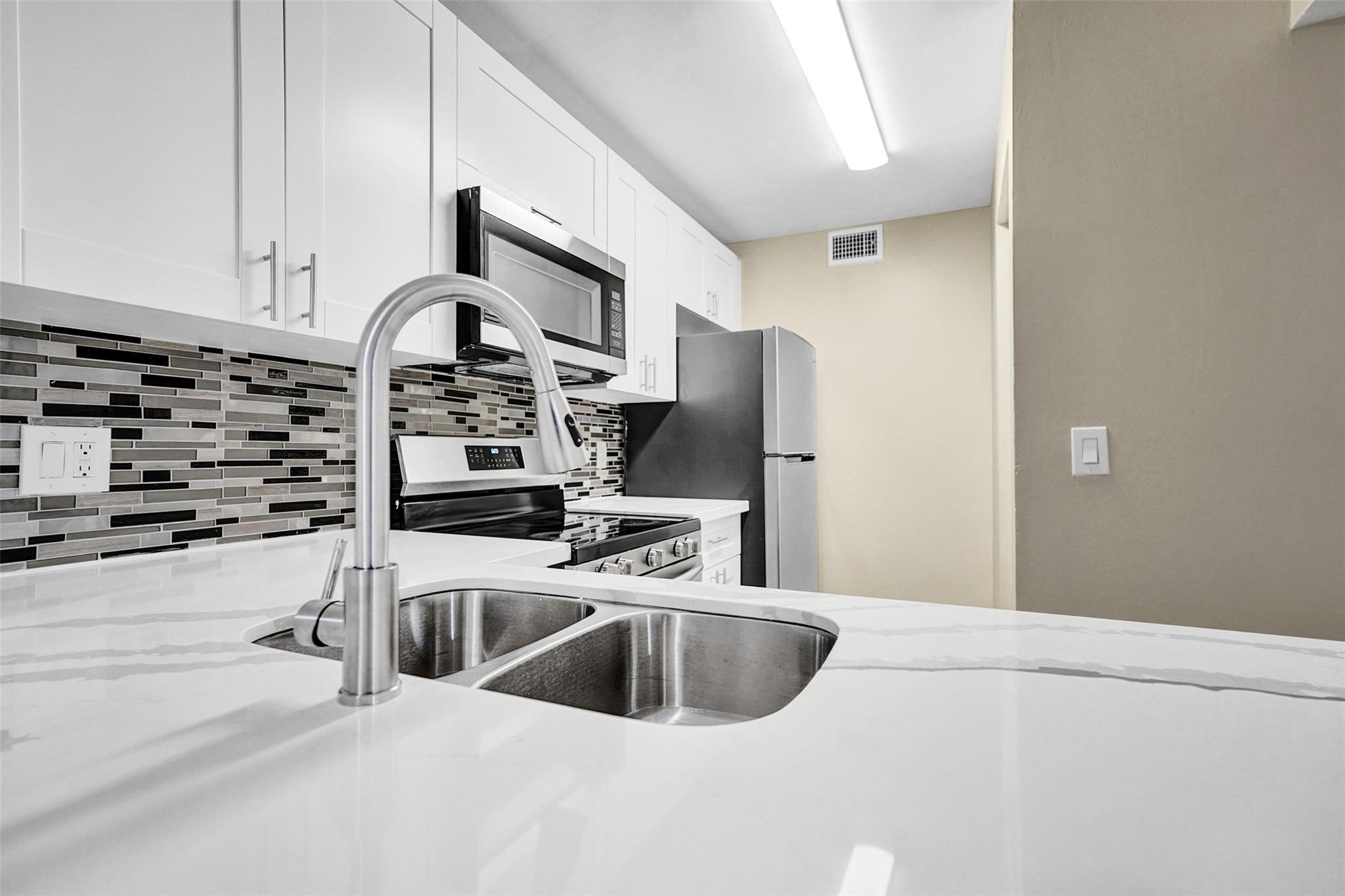 Lakes Of Jacaranda Condo - Residential Lease