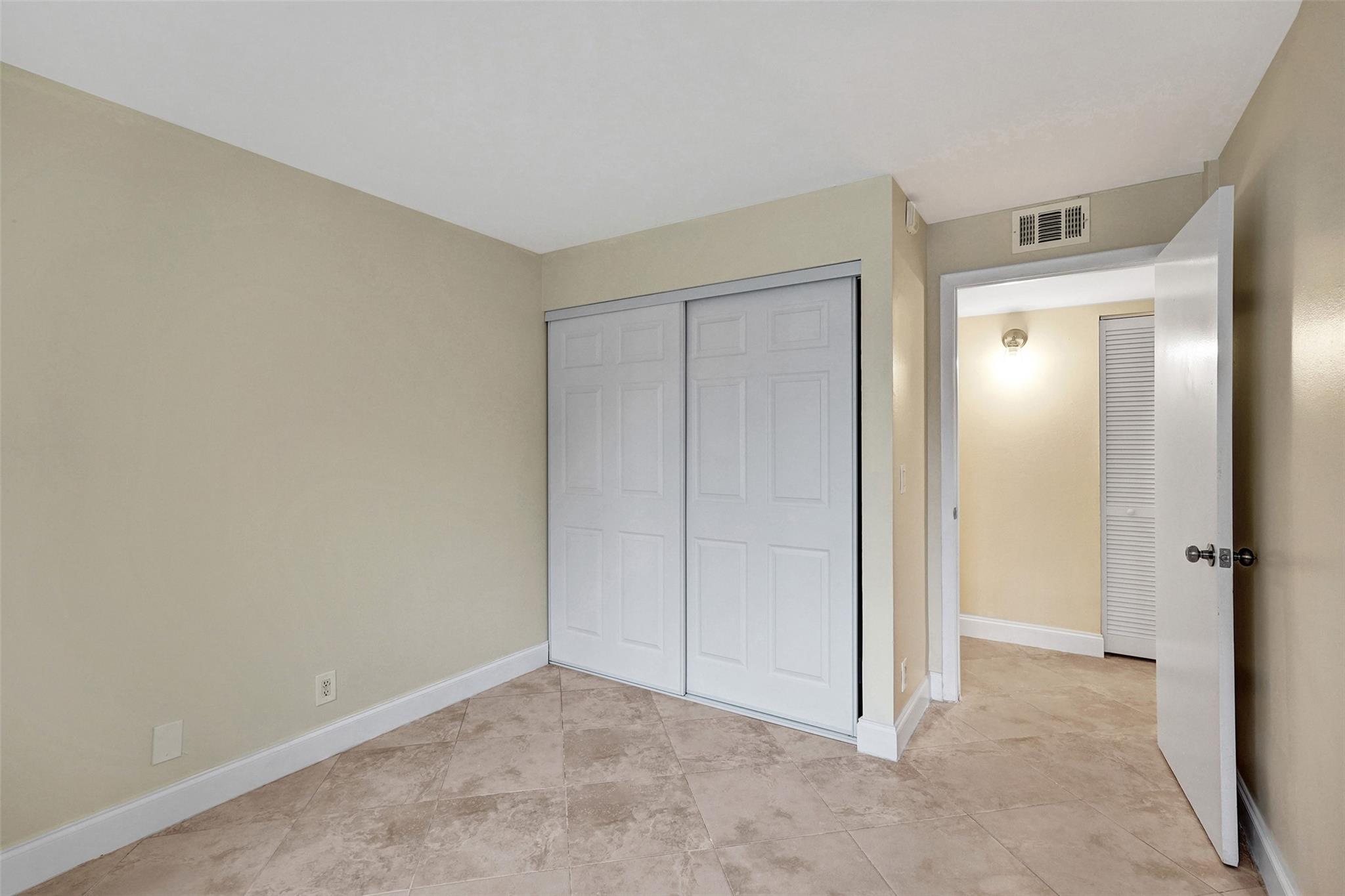 Lakes Of Jacaranda Condo - Residential Lease