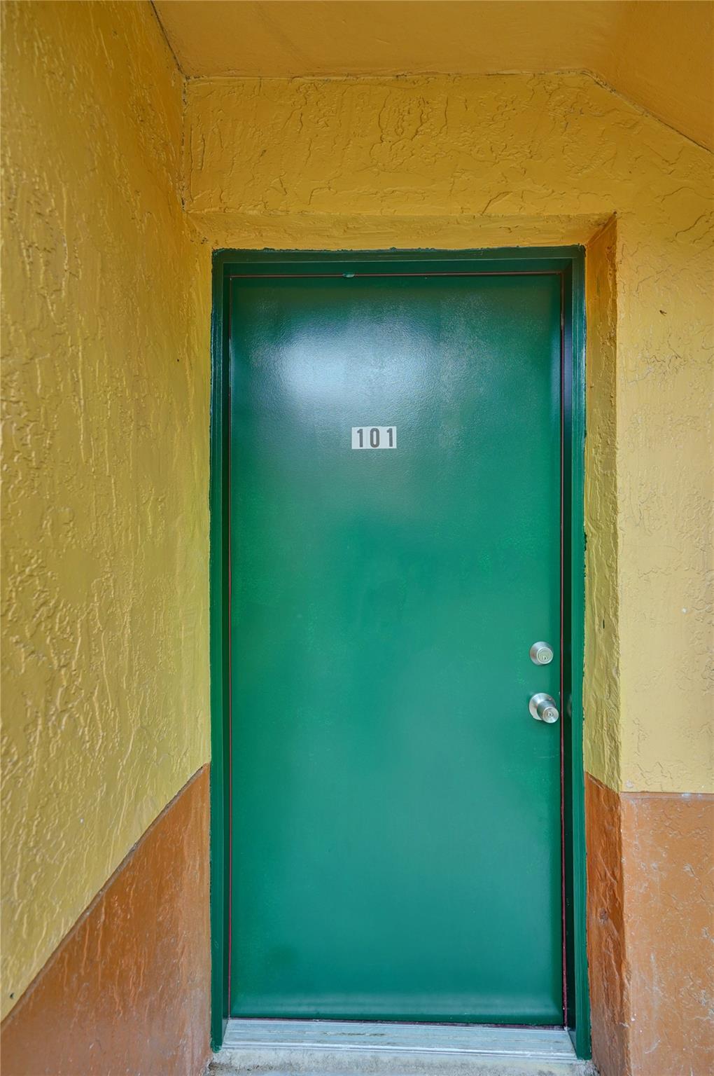 Lakes Of Jacaranda Condo - Residential Lease