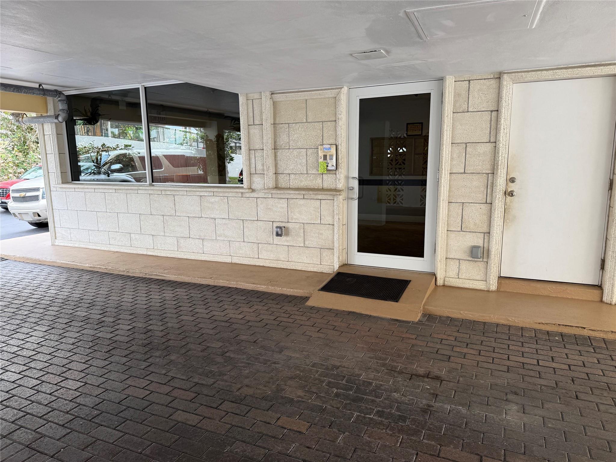 HILLSBORO COLONNADE CONDO - Residential Lease