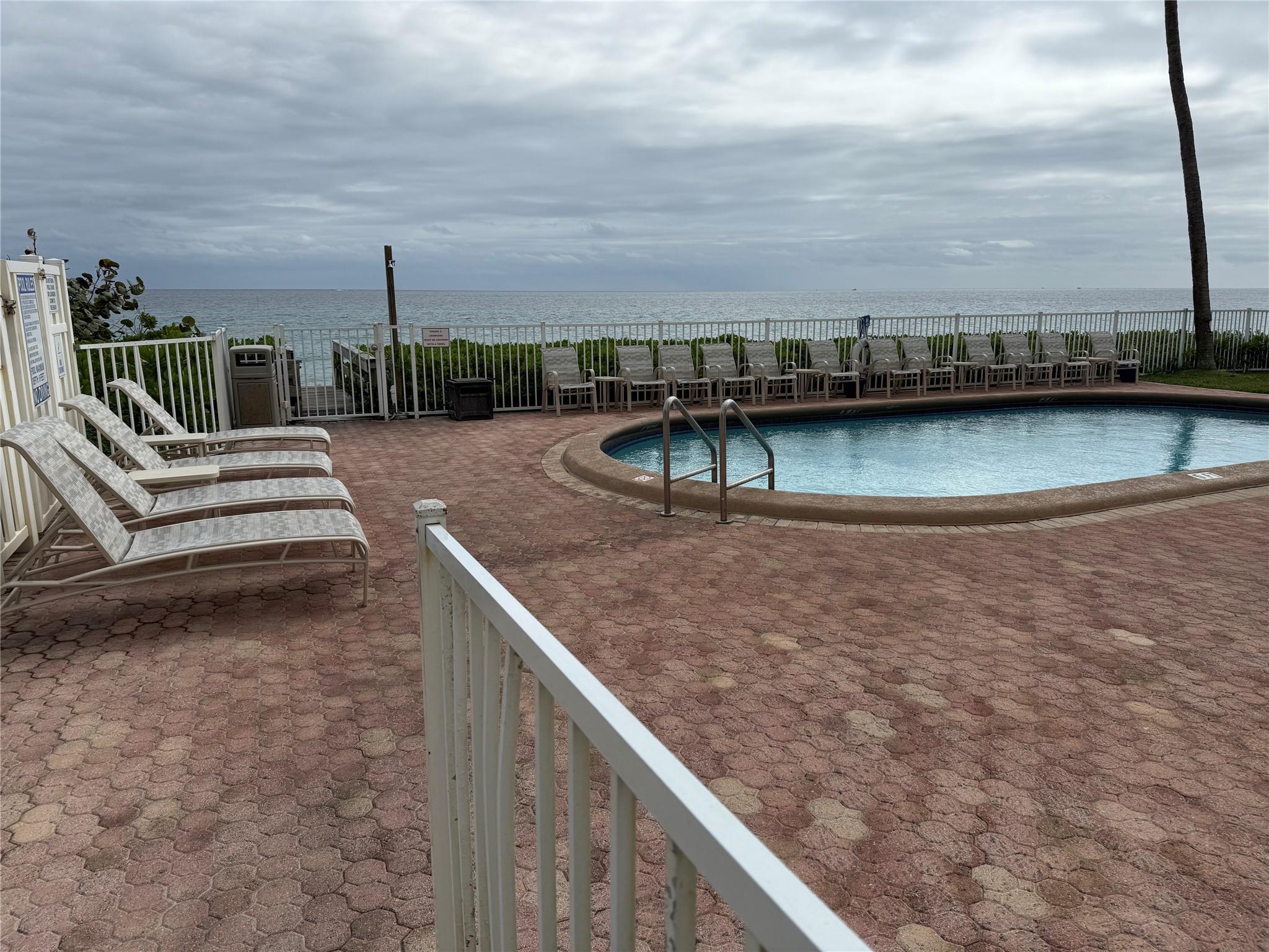 HILLSBORO COLONNADE CONDO - Residential Lease