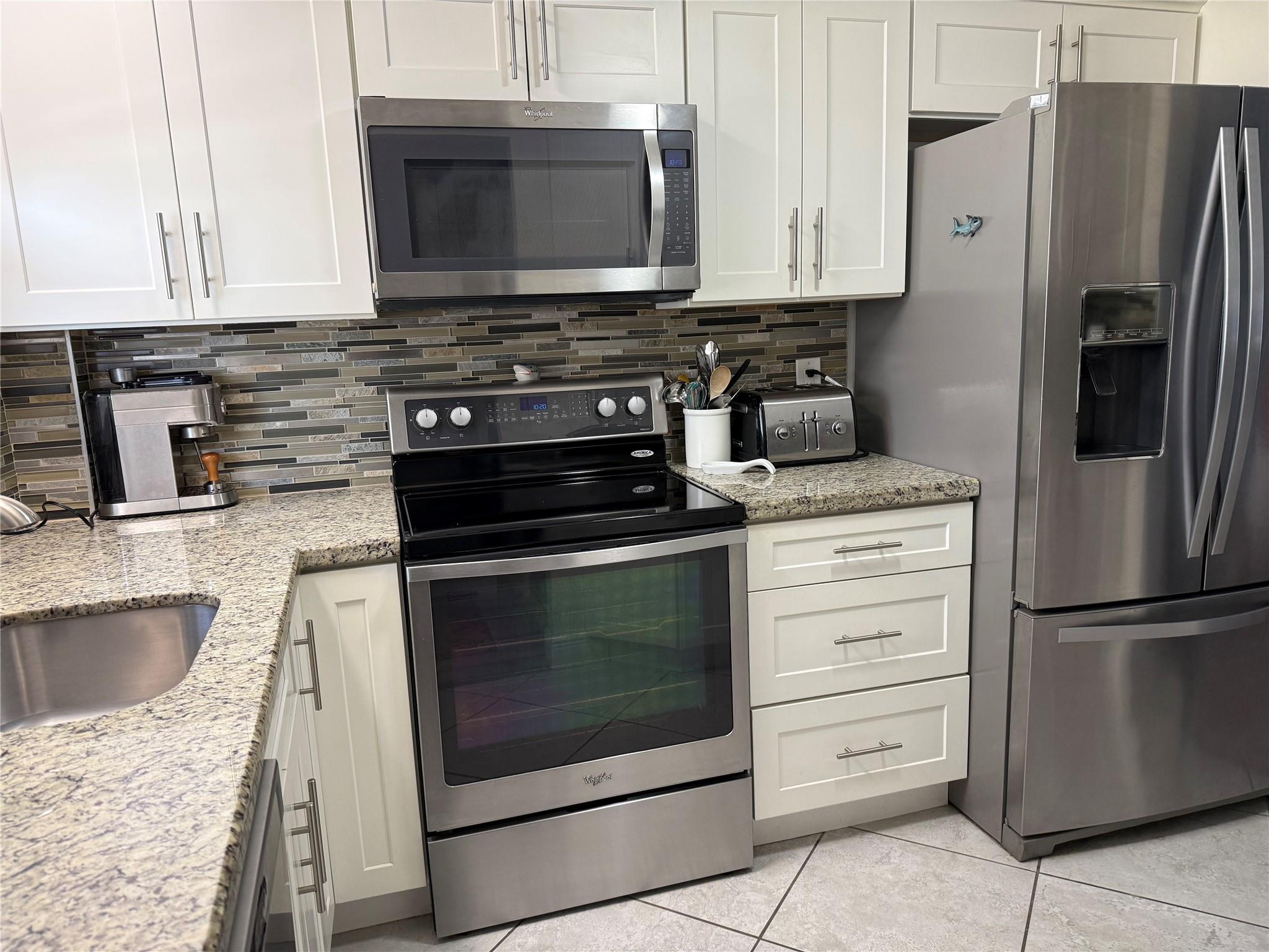 HILLSBORO COLONNADE CONDO - Residential Lease