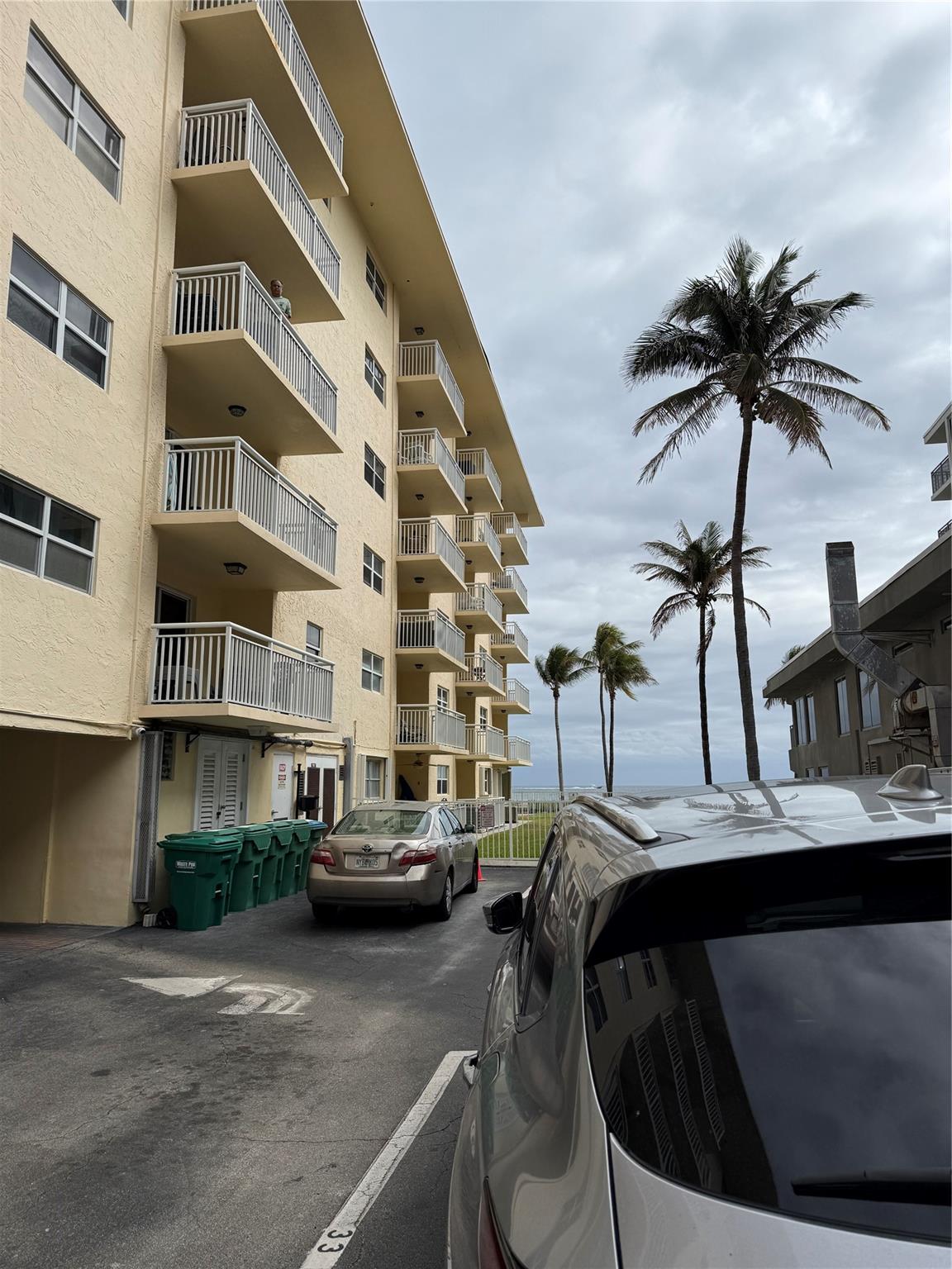 HILLSBORO COLONNADE CONDO - Residential Lease
