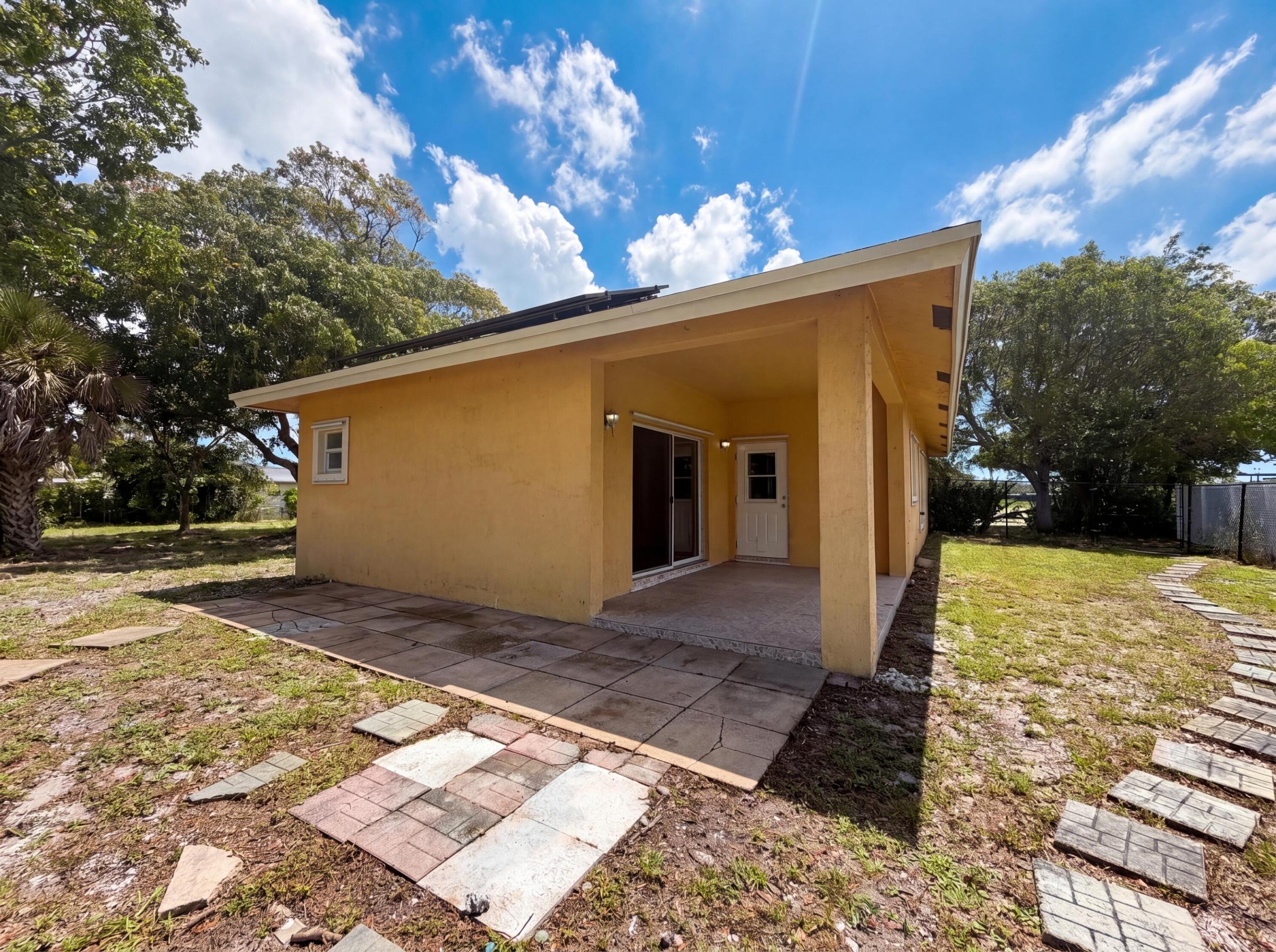 453 N Deerfield Avenue
