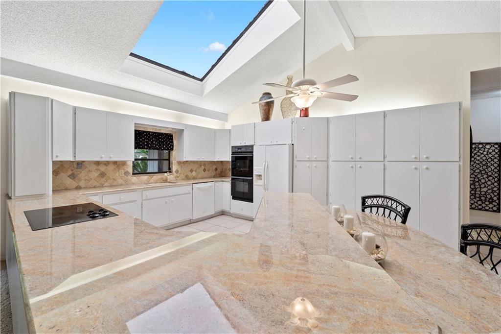 CASTAWAY COVE - Residential Lease