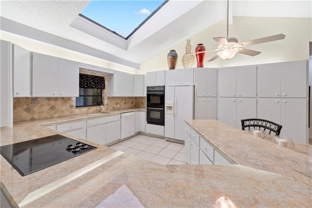 CASTAWAY COVE - Residential Lease