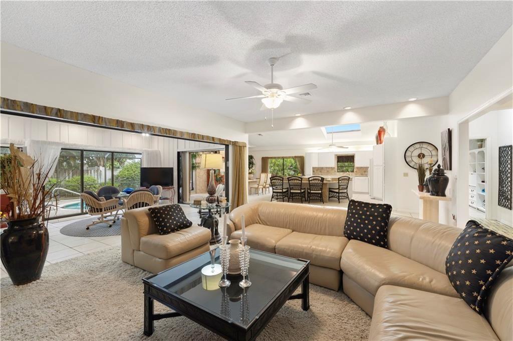 CASTAWAY COVE - Residential Lease