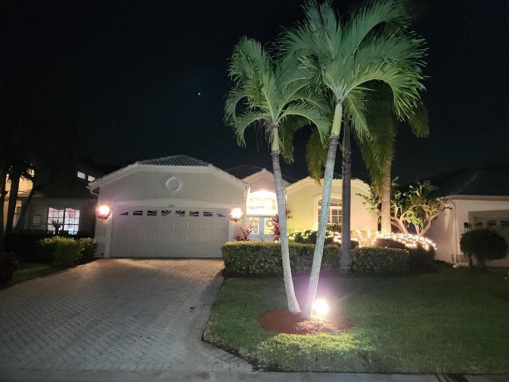 Photo of 1626 SE Shelburnie Way, Port Saint Lucie, FL 34952 (MLS # R10939373)