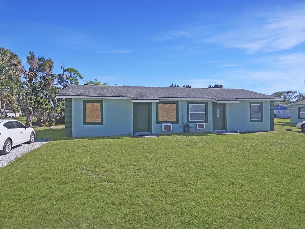 Photo of 8666 64th Court, Vero Beach, FL 32967 (MLS # R11150183)