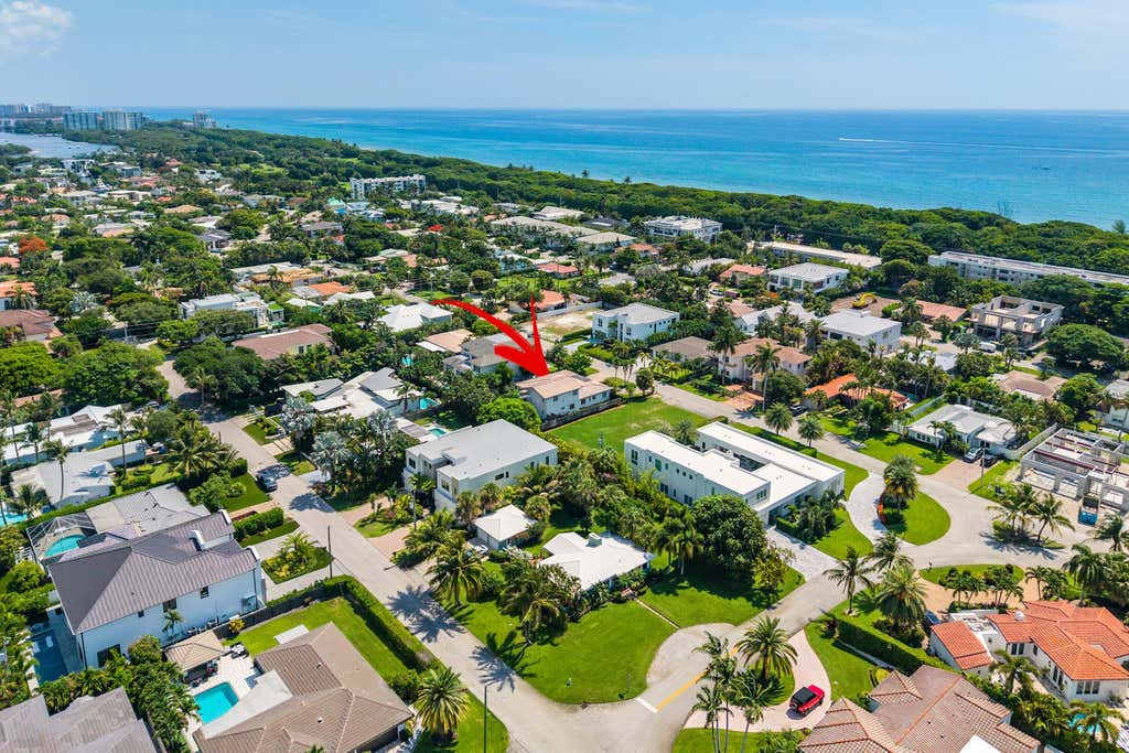 Photo of 299 NE Wavecrest Court, Boca Raton, FL 33432 (MLS # B26047075)
