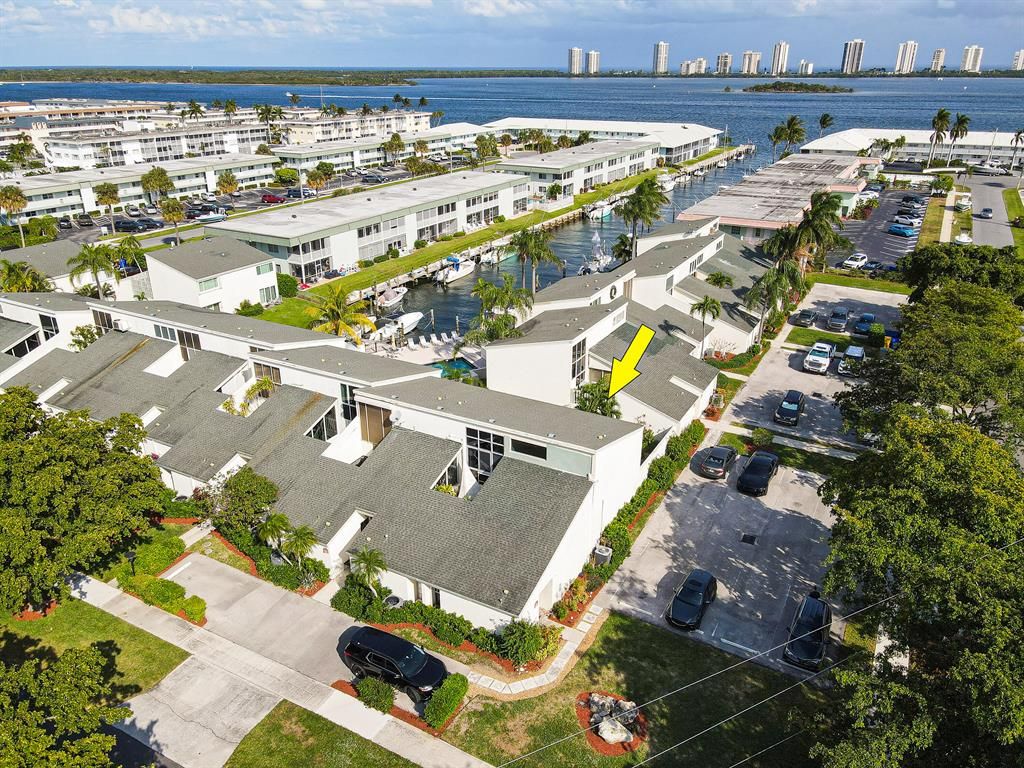 Photo of 118 Castlewood Dr #129, North Palm Beach, FL 33408 (MLS # R10851877)